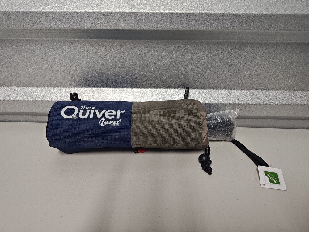 Repel the Quiver Compact Umbrella Black with Two-Tone Navy and Olive Carrying